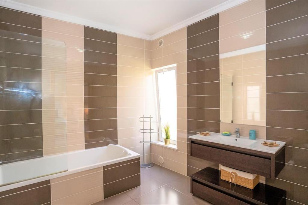 Luxuryvilla With Private Heated Pool And Spa 7P Quarteira Buitenkant foto
